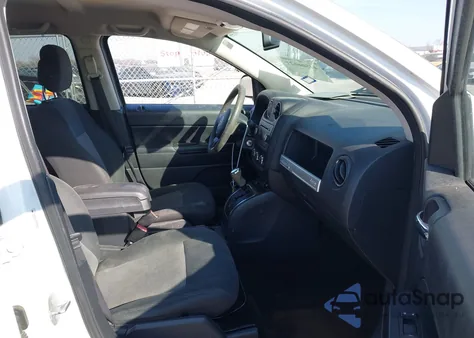 2016 Jeep Compass Sport z USA, uszkodzony, nr VIN 1C4NJCBAXGD568401